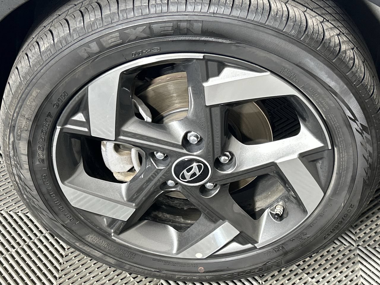 Used 2025 Hyundai Venue SEL FWD image 10