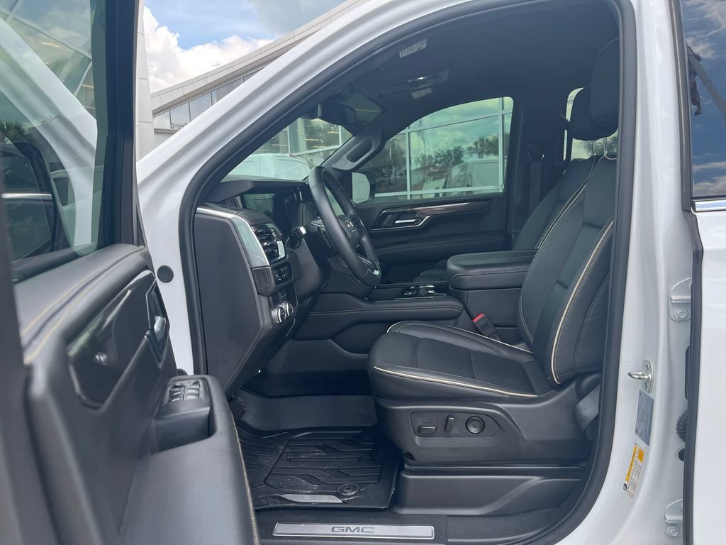 Used 2025 GMC Yukon XL Elevation RWD image 11