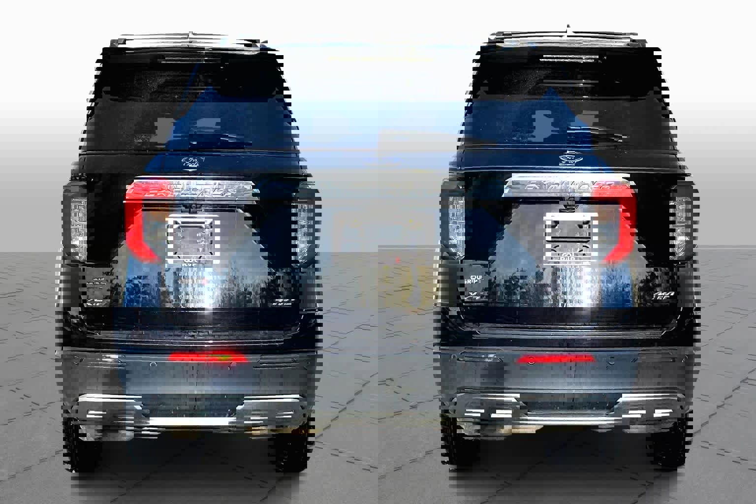 Used 2021 Ford Explorer XLT w/ Equipment Group 202A image 5