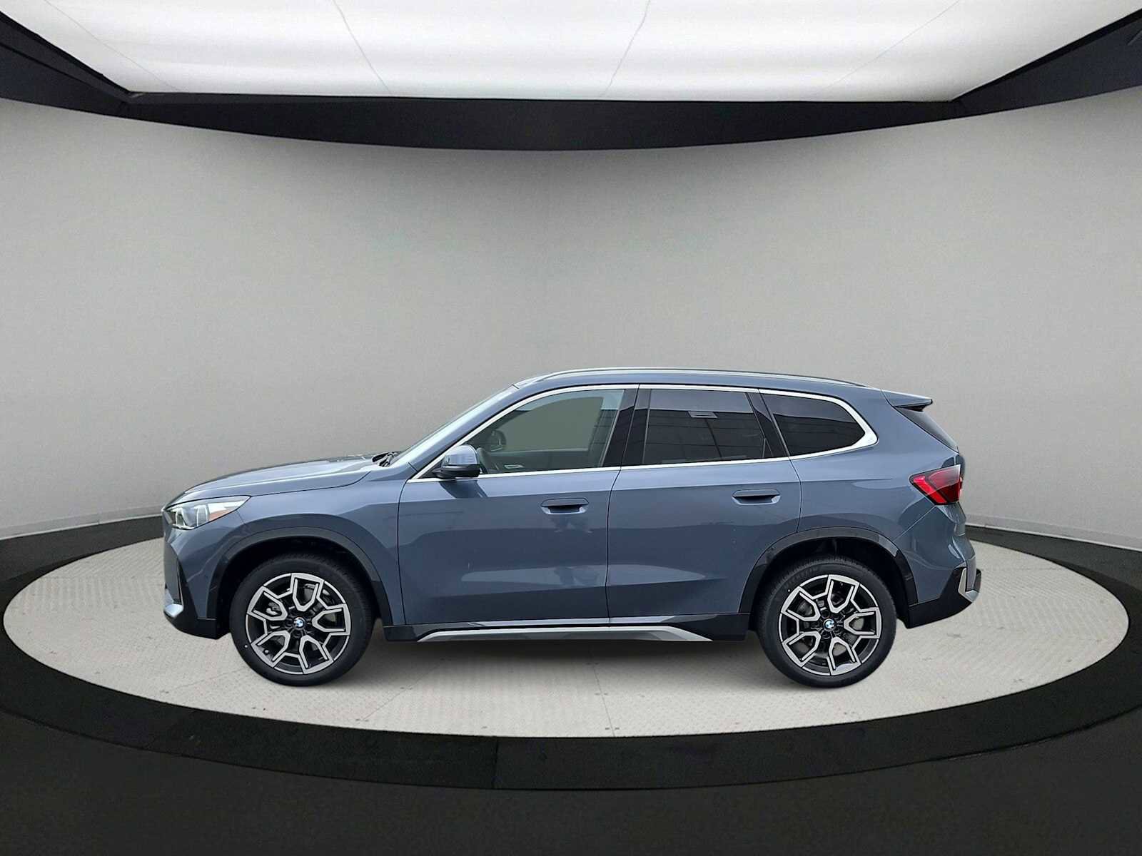Used 2025 BMW X1 xDrive28i w/ Convenience Package AWD/4WD image 5