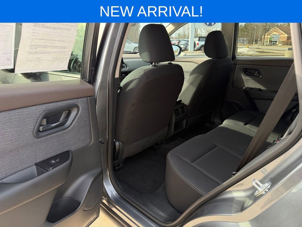 Used 2023 Nissan Rogue S image 24