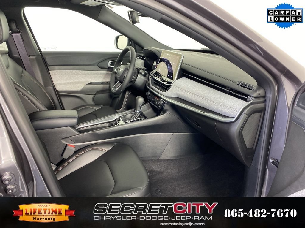 Used 2024 Jeep Compass Latitude AWD/4WD image 32