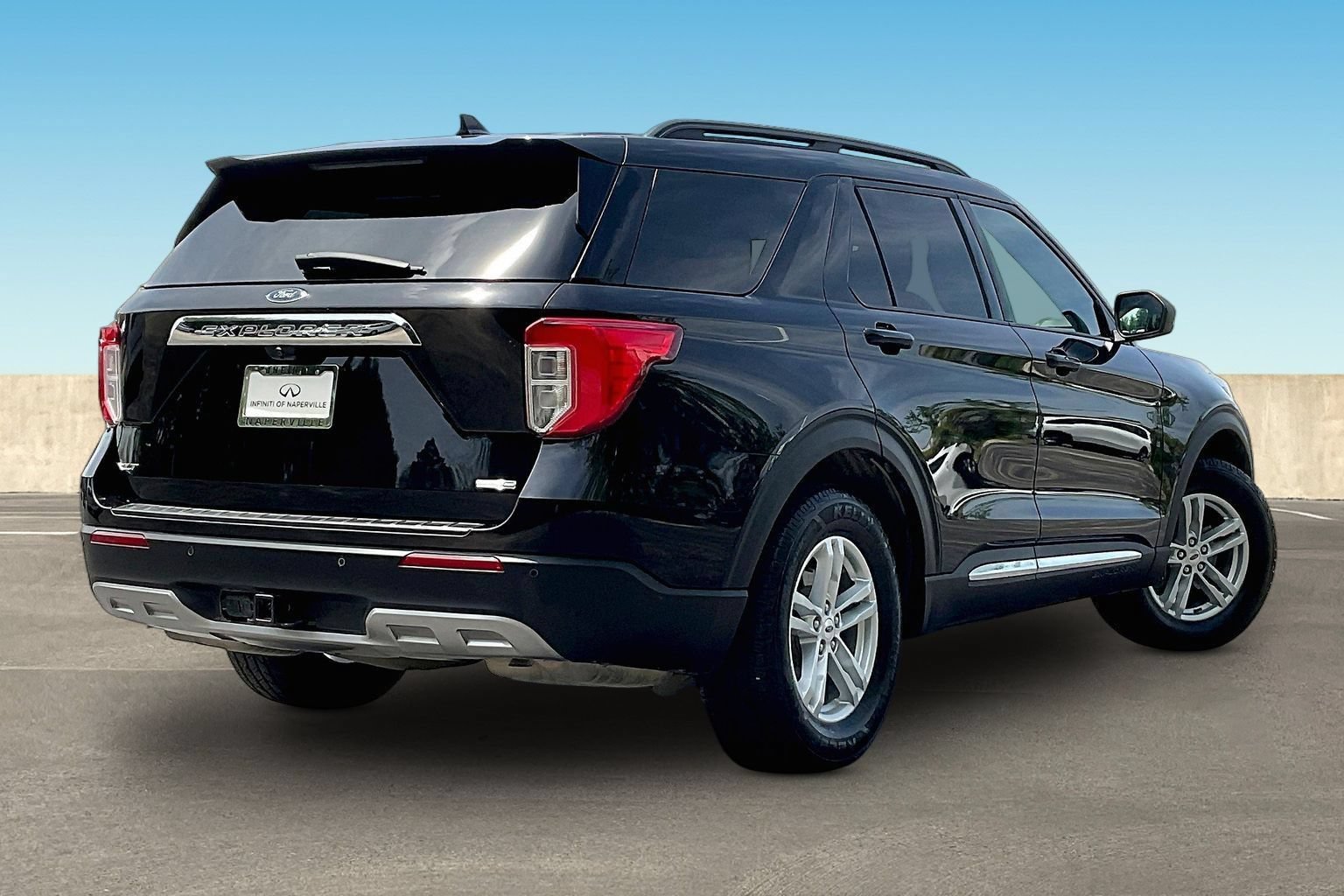 Used 2020 Ford Explorer XLT w/ Equipment Group 202A AWD/4WD image 5