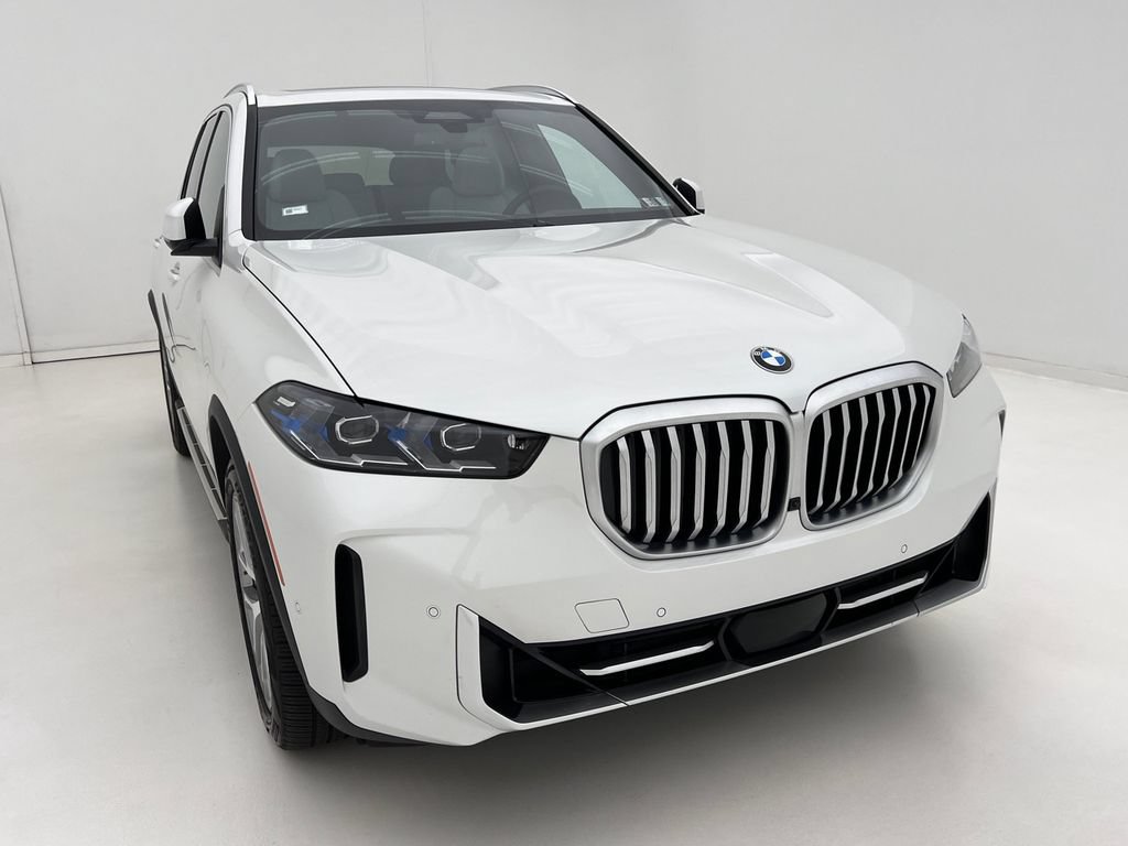 Used 2024 BMW X5 xDrive40i w/ Premium Package AWD/4WD image 3