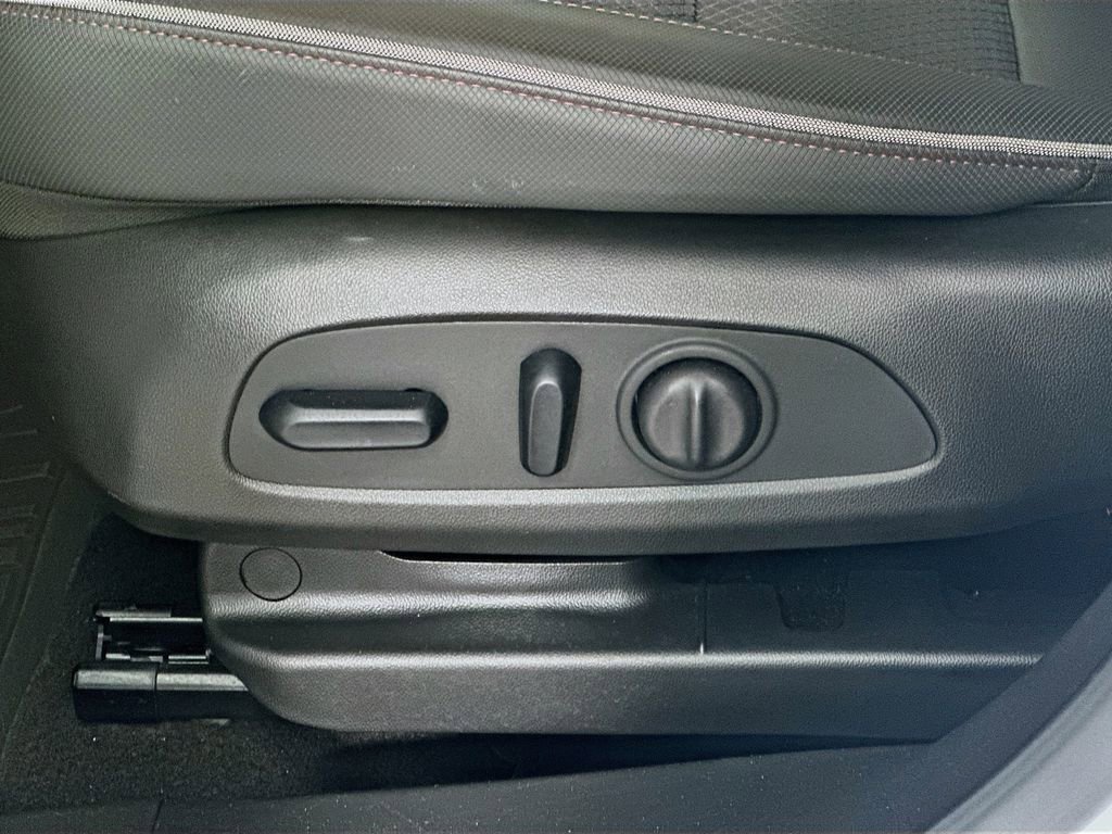 Used 2023 Chevrolet TrailBlazer RS w/ Convenience Package image 22