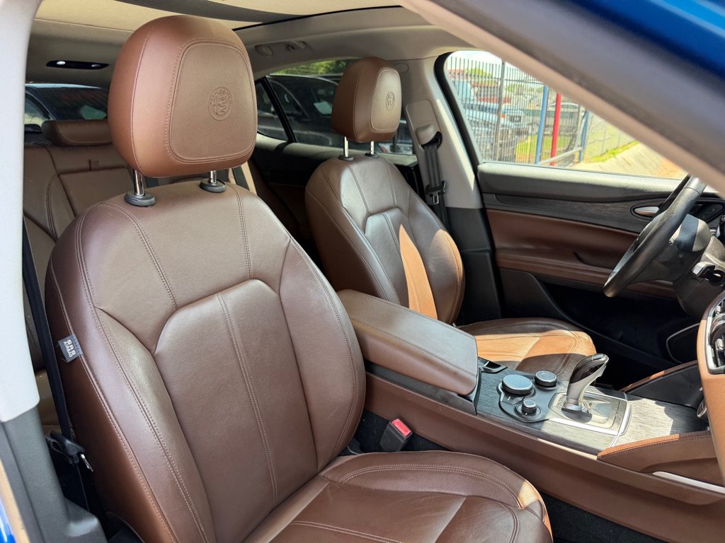 Used 2019 Alfa Romeo Stelvio AWD w/ Nero Edizione image 35