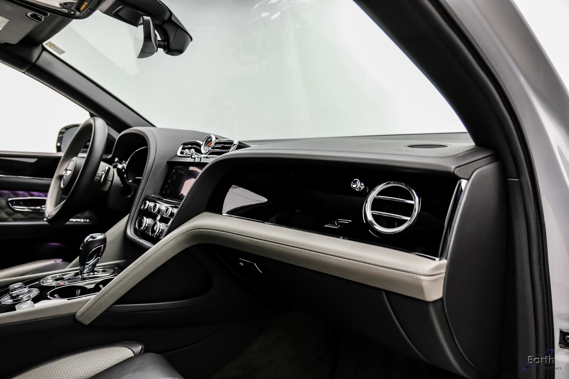 Used 2022 Bentley Bentayga AWD/4WD image 48