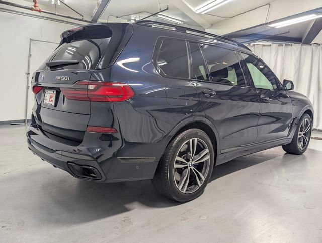 Used 2021 BMW X7 M50i image 3