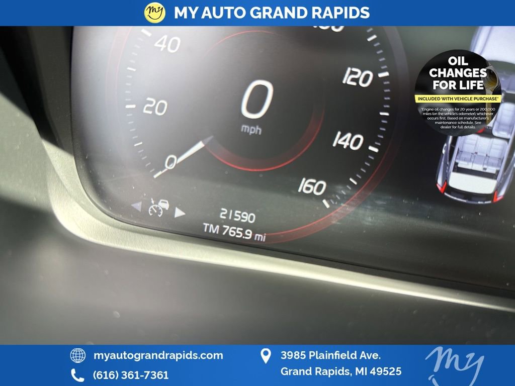 Used 2022 Volvo XC40 T5 R-Design w/ Advanced Package image 19