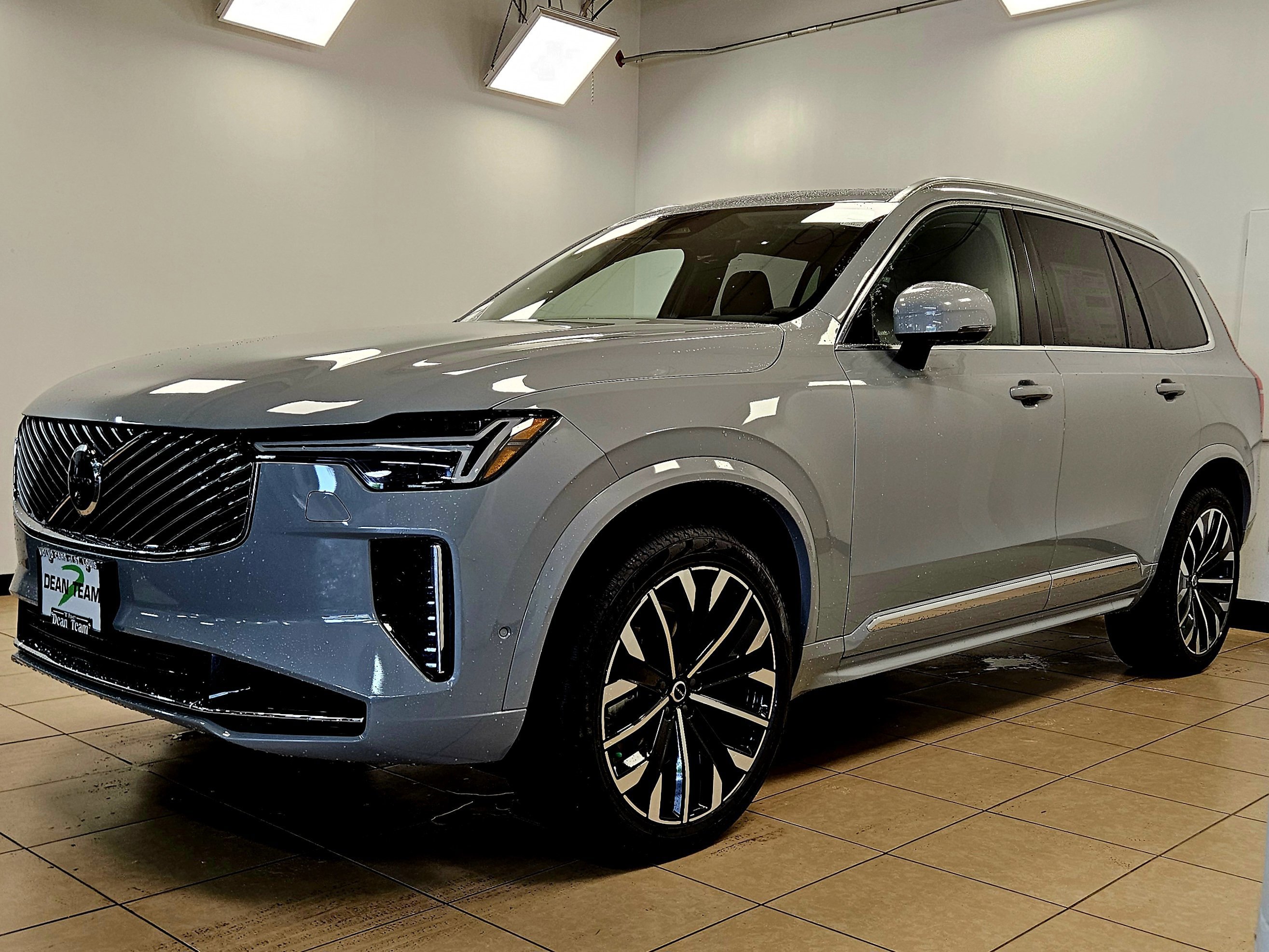 New 2026 Volvo XC90 B6 Plus w/ Protection Package Premier AWD/4WD image 4