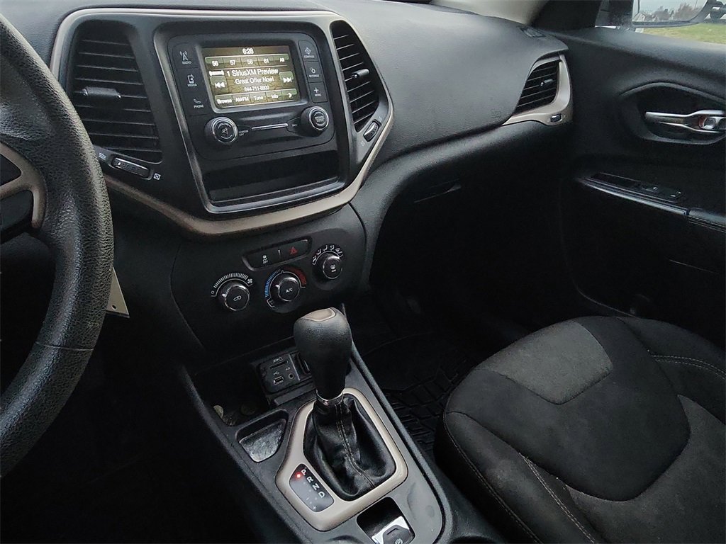 Used 2015 Jeep Cherokee Sport image 25