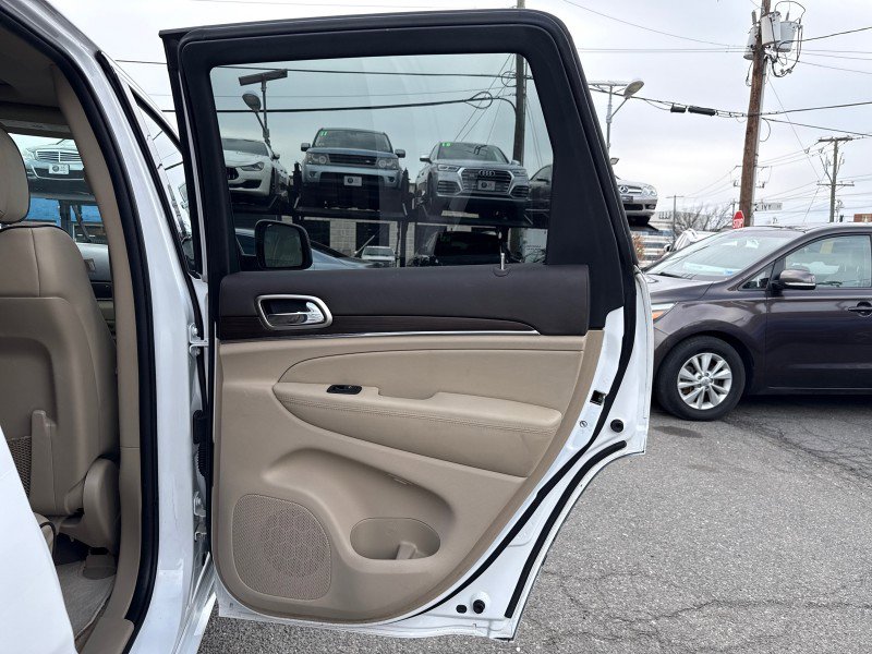 Used 2015 Jeep Grand Cherokee Overland w/ Advanced Technology Group image 15