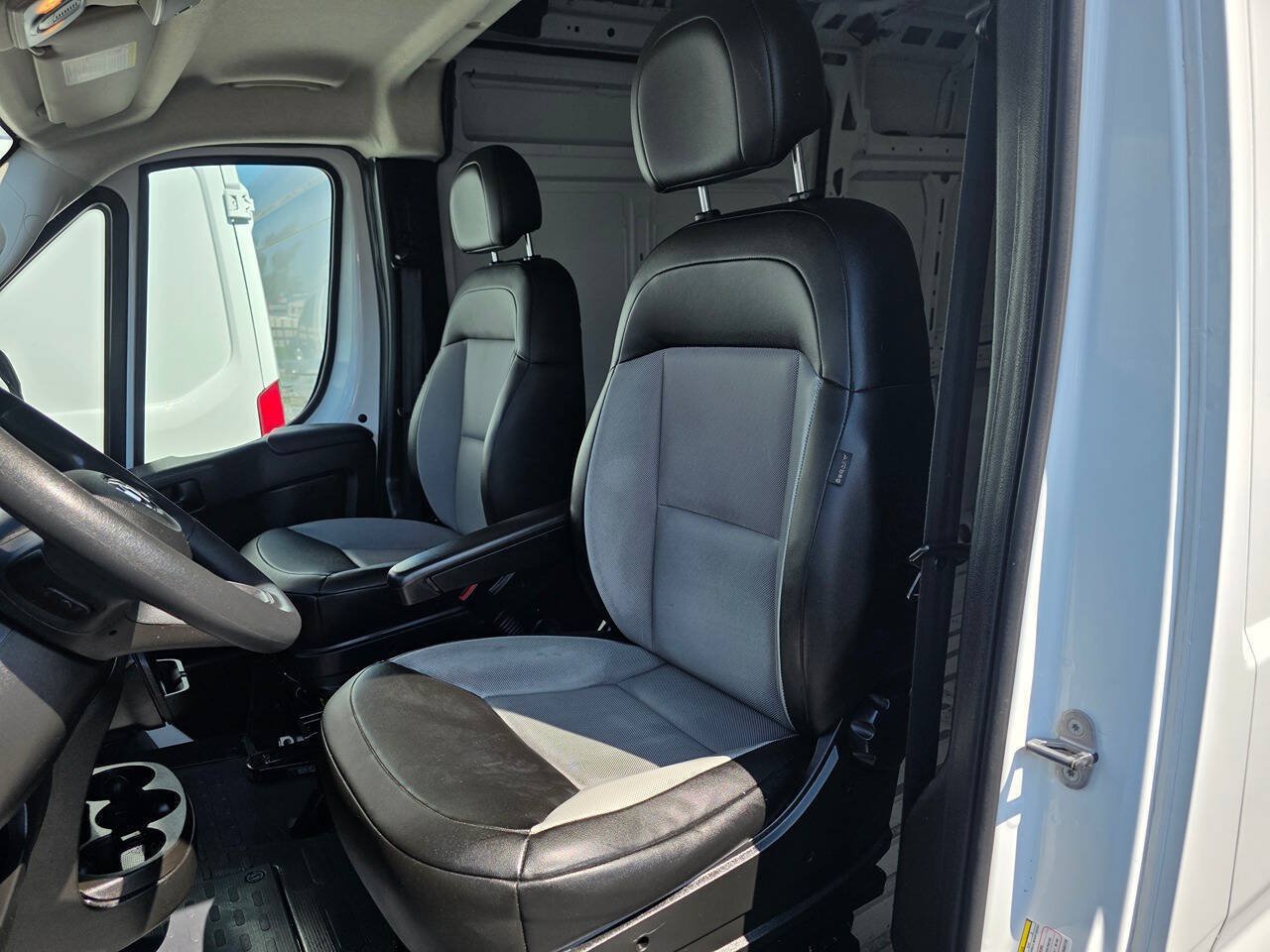 Used 2025 RAM ProMaster 3500 w/ Convenience Group FWD image 10