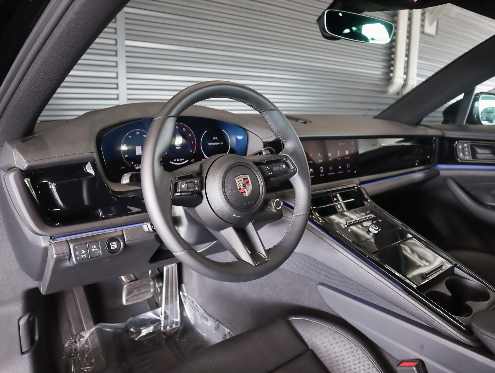 Certified 2025 Porsche Panamera image 4