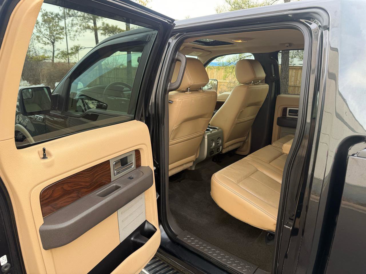 Used 2012 Ford F150 Lariat w/ Lariat Chrome Pkg image 16