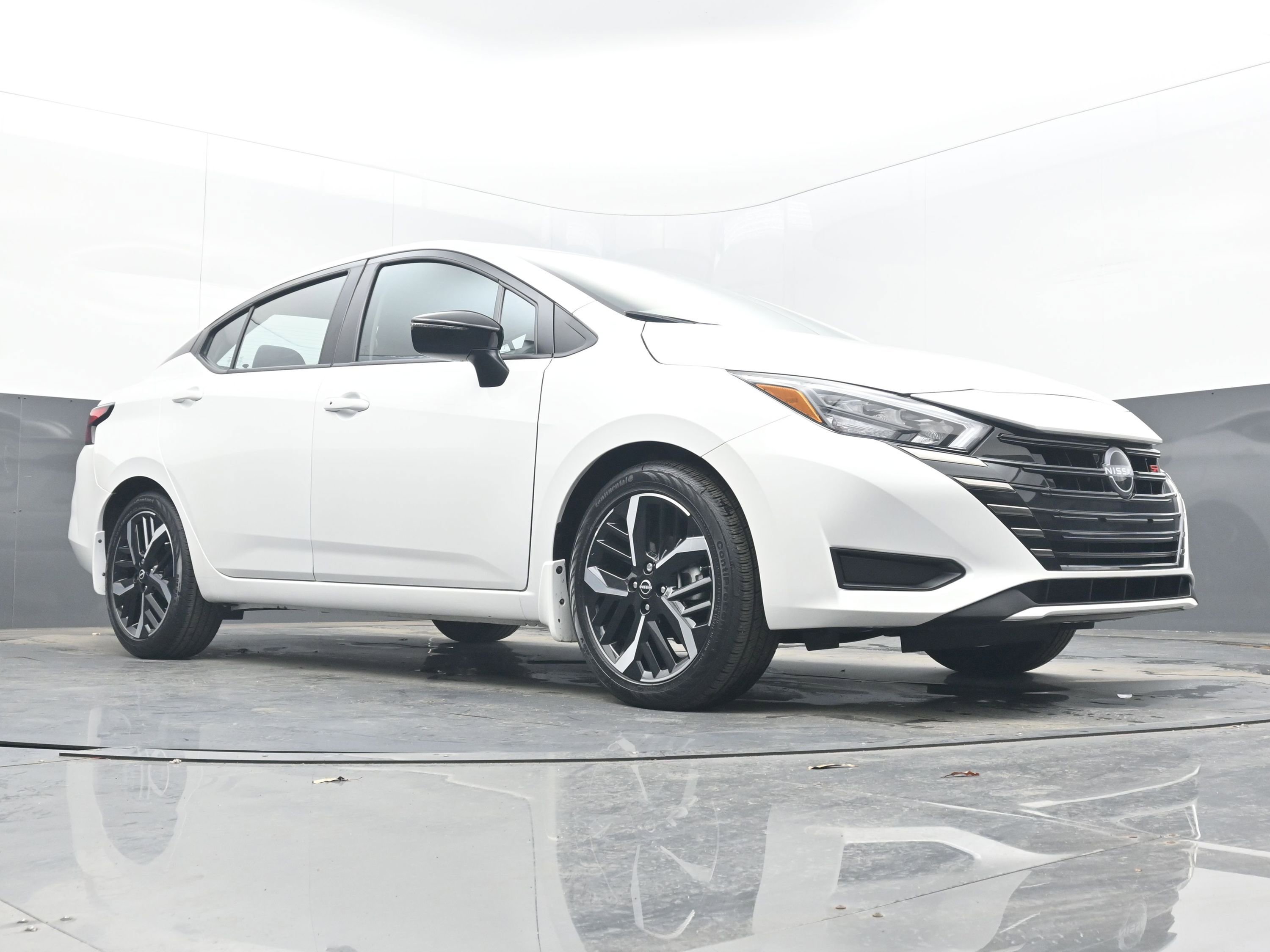 Certified 2025 Nissan Versa SR w/ Trunk Package image 23