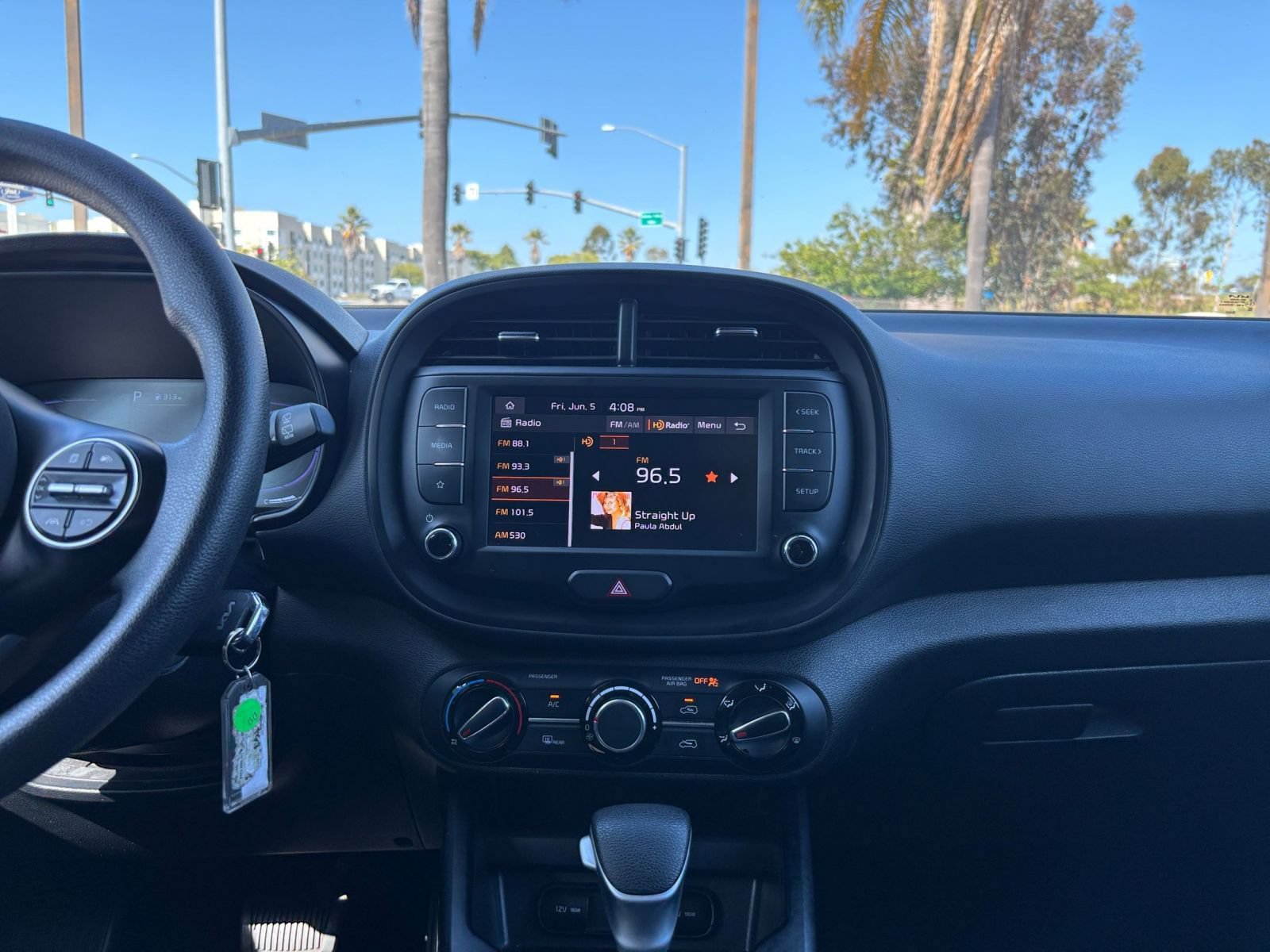 Used 2025 Kia Soul LX w/ LX Technology Package FWD image 16