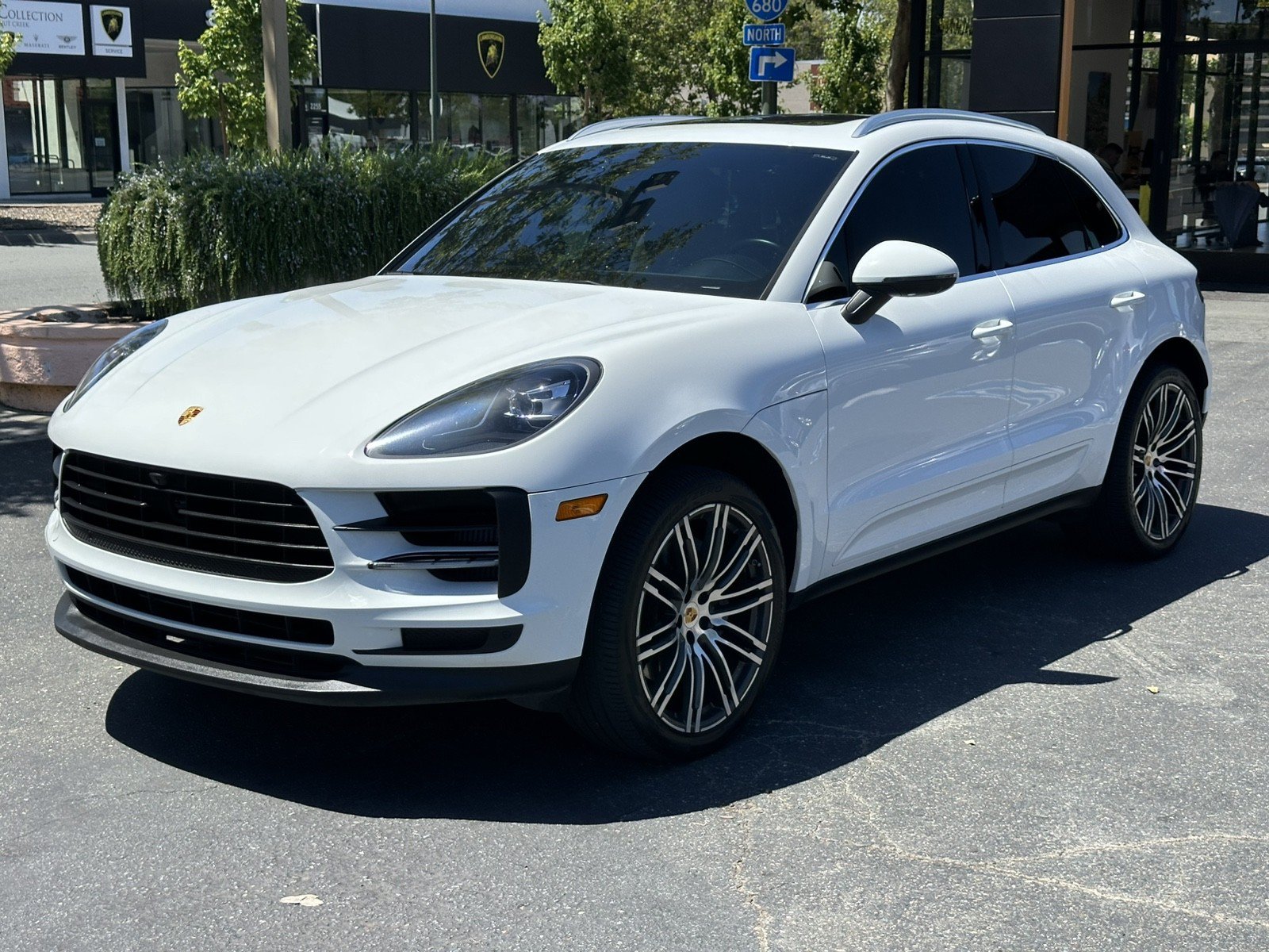 Used 2021 Porsche Macan S AWD/4WD image 3