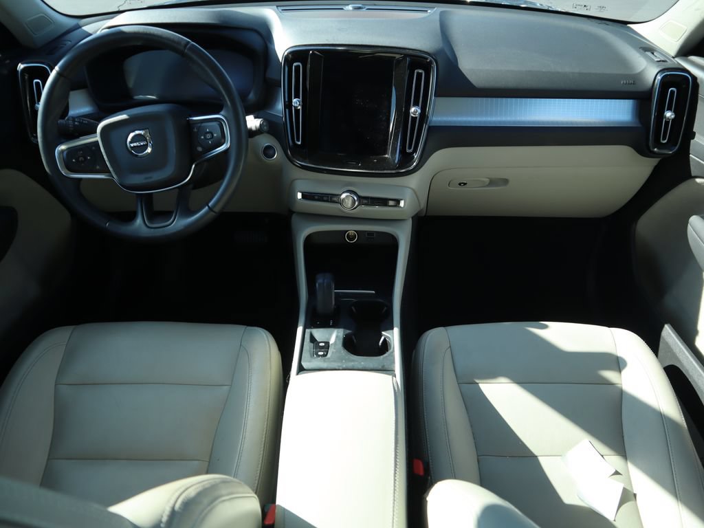 Used 2021 Volvo XC40 T5 Momentum w/ Premium Package AWD/4WD image 7