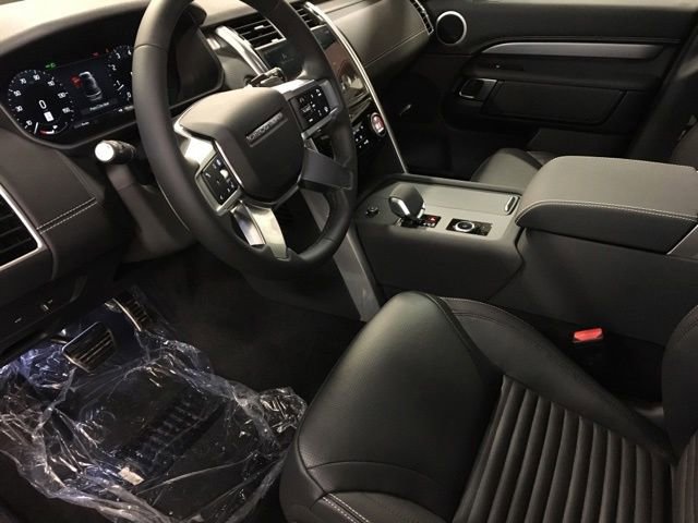 New 2024 Land Rover Discovery Dynamic SE image 11