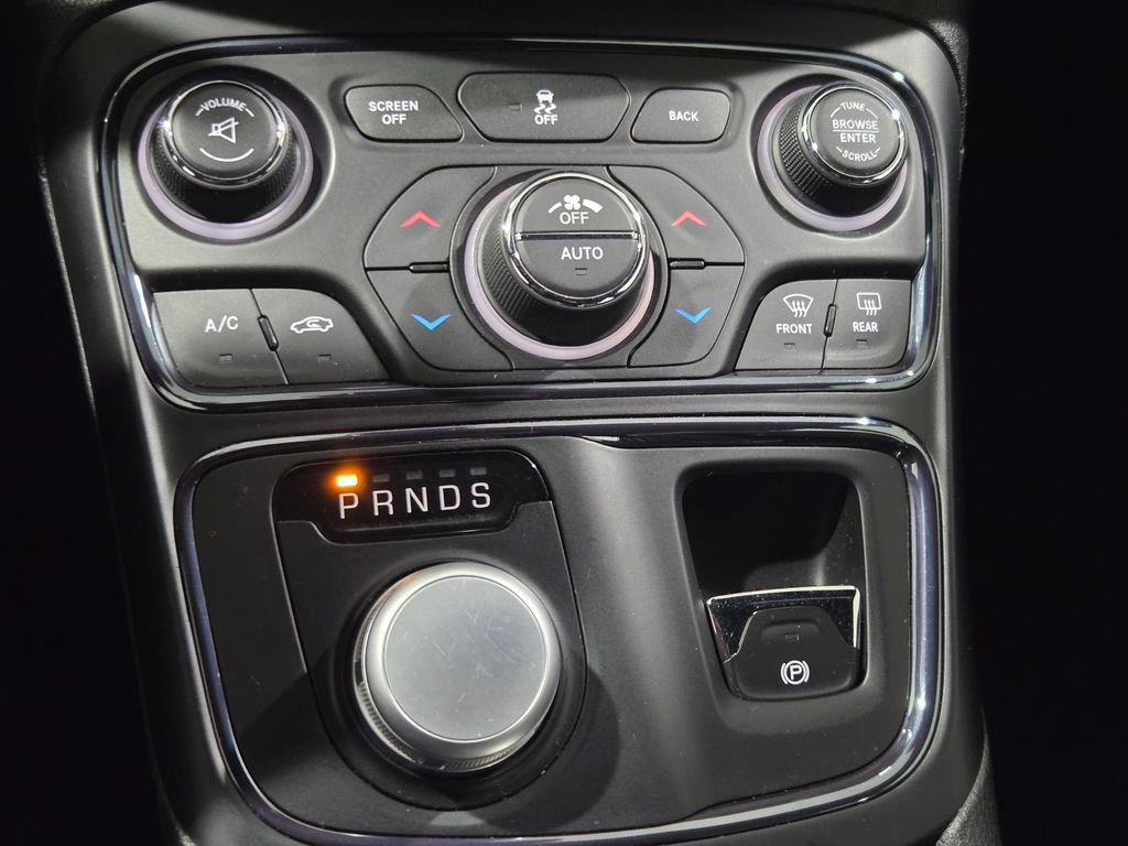 Used 2015 Chrysler 200 S w/ Comfort Group image 8