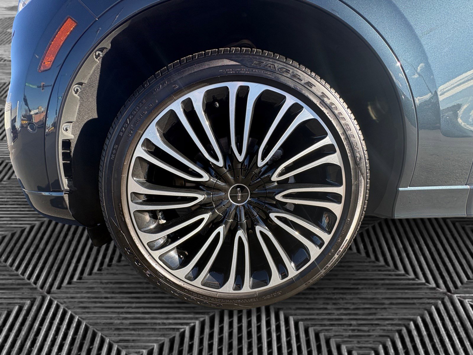 Certified 2024 Lincoln Aviator Black Label w/ Dynamic Handling Package image 14