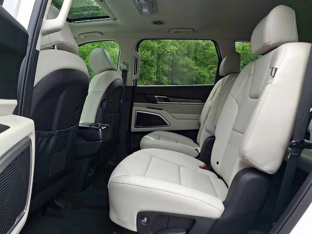 Certified 2023 Kia Telluride S w/ S Sunroof Package AWD/4WD image 12