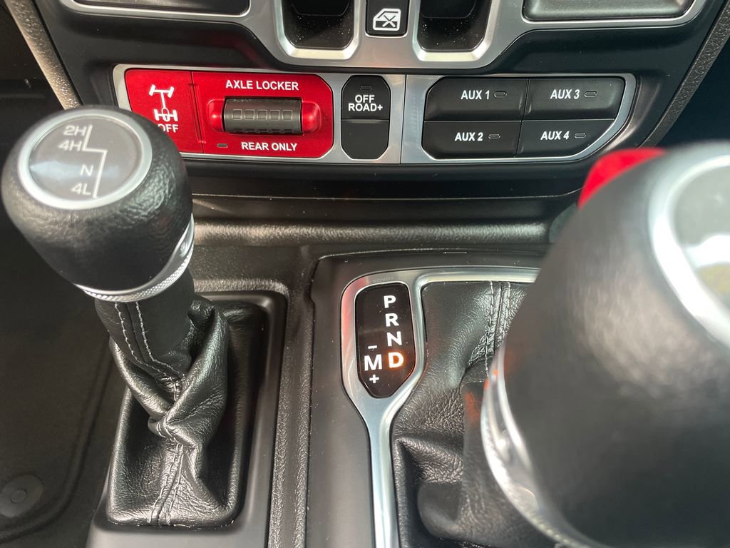 Used 2024 Jeep Gladiator Mojave w/ Convenience Group image 12