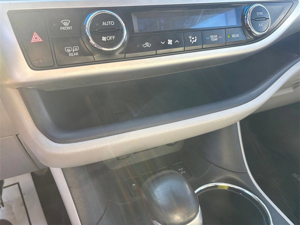 Used 2018 Toyota Highlander XLE image 26