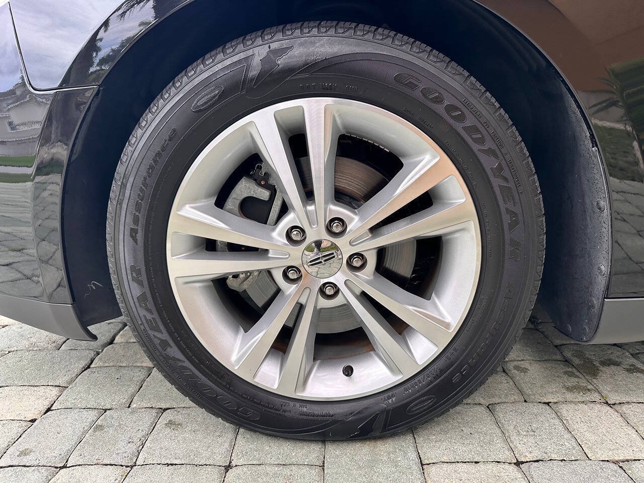 Used 2009 Lincoln MKS FWD image 38