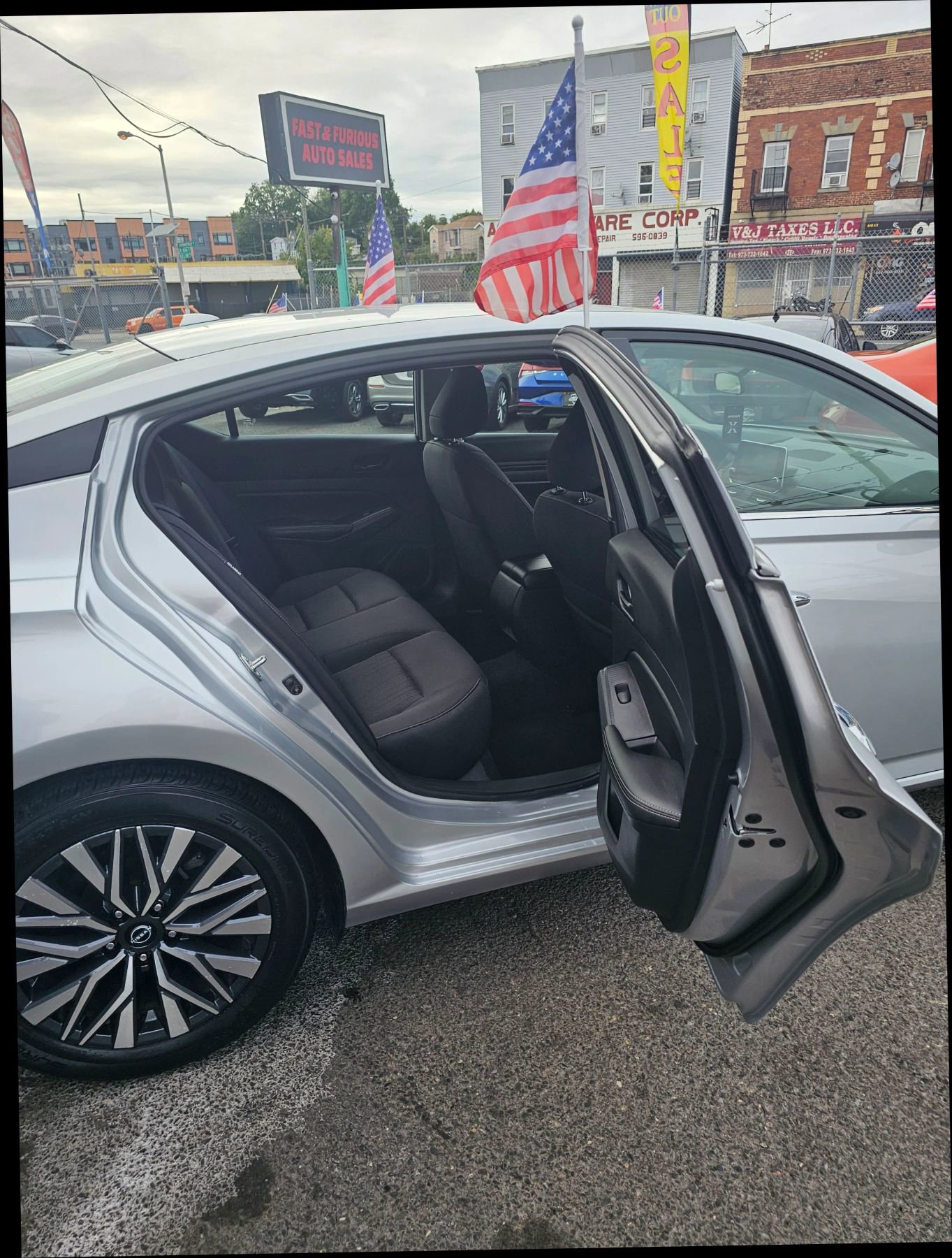 Used 2024 Nissan Altima 2.5 SV image 10