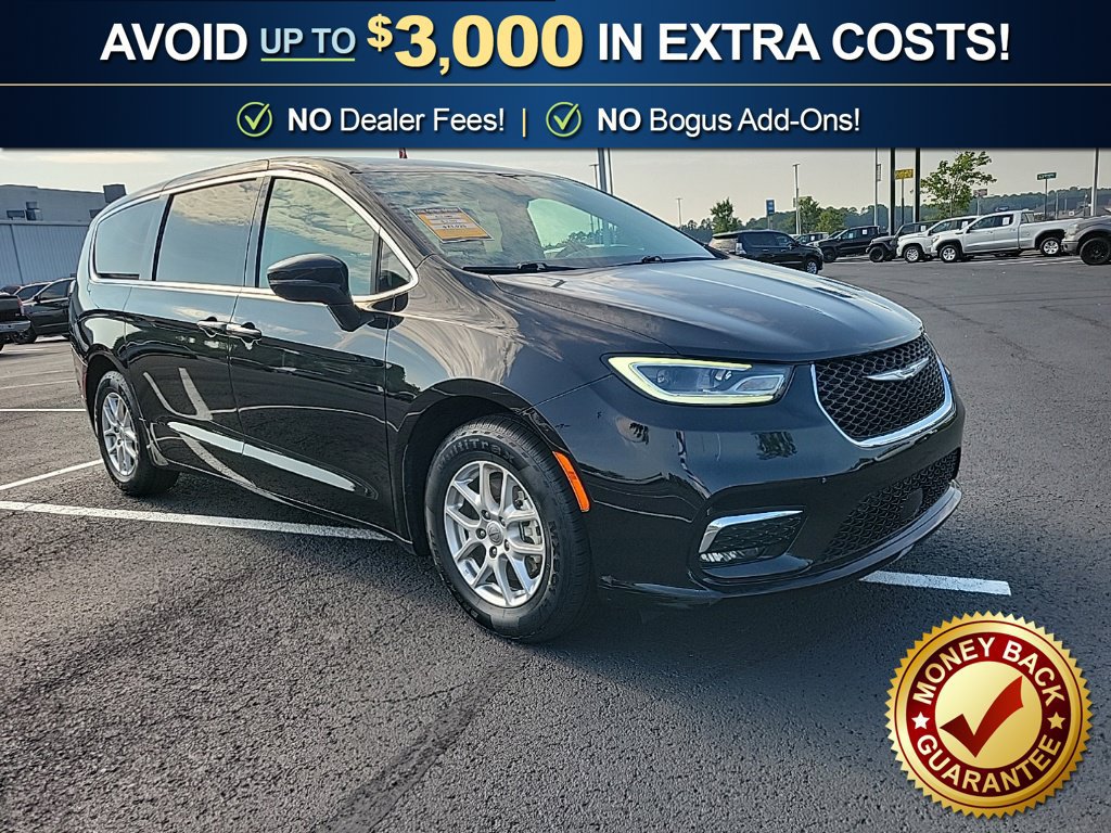 Used 2024 Chrysler Pacifica Touring-L FWD image 4