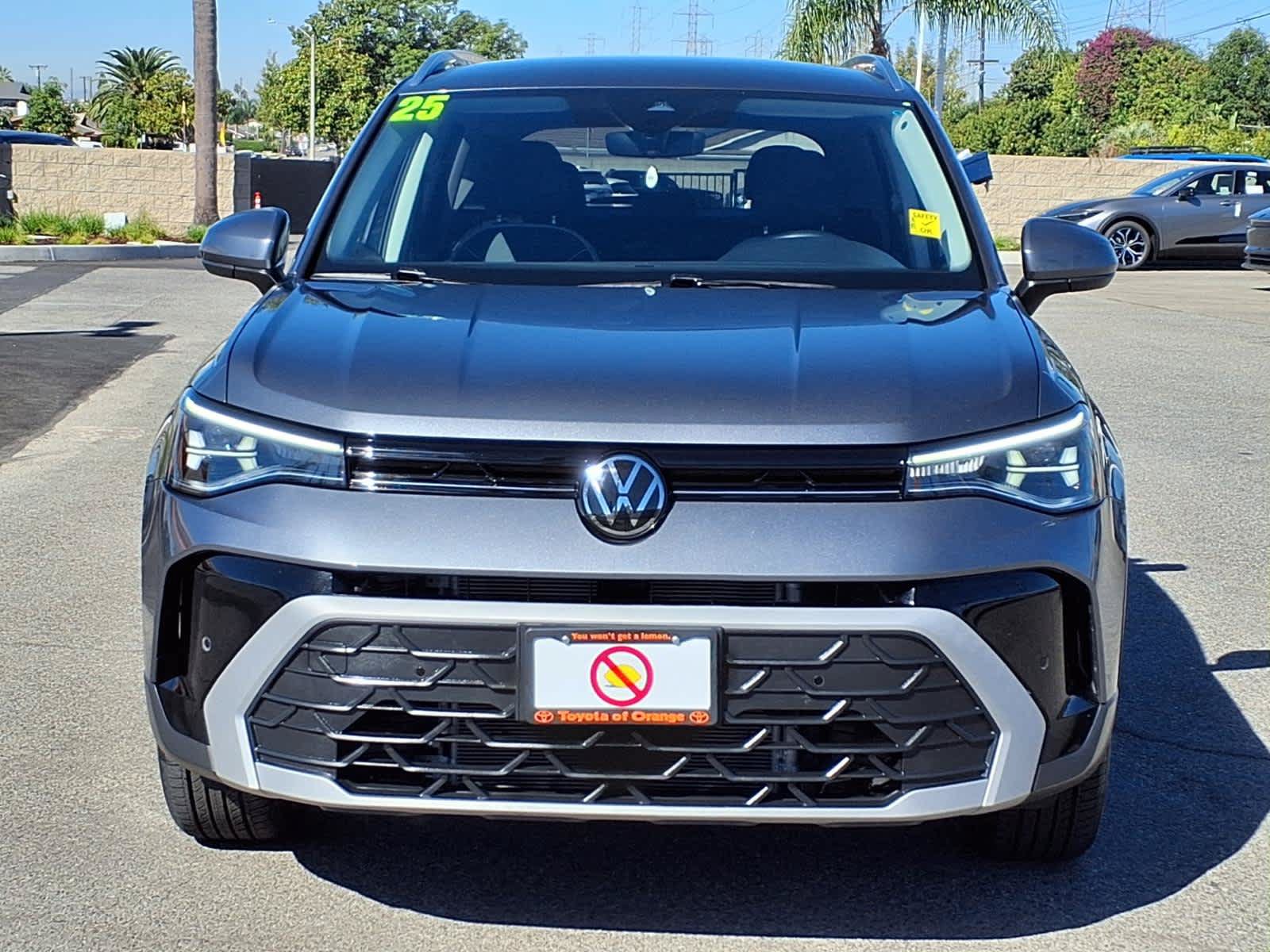 Used 2025 Volkswagen Taos SE AWD/4WD image 2