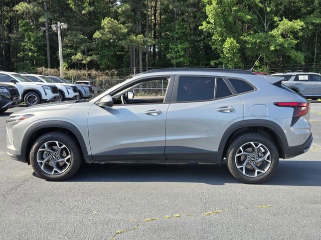 Used 2024 Chevrolet Trax LT FWD image 2