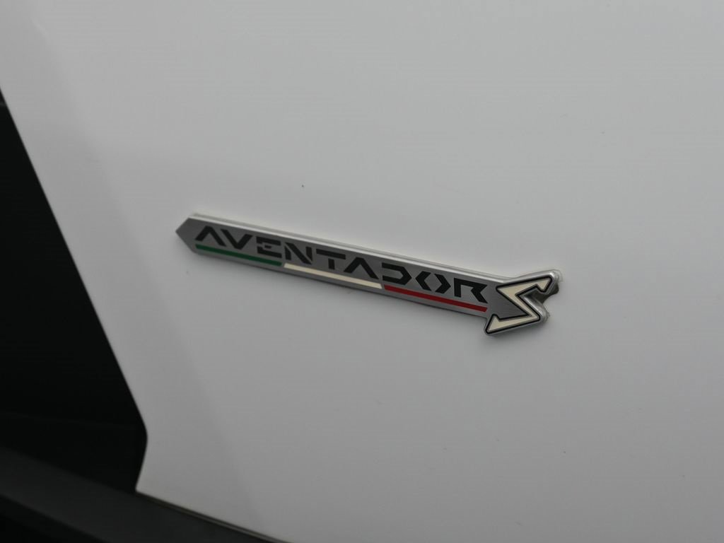 Used 2019 Lamborghini Aventador S image 14
