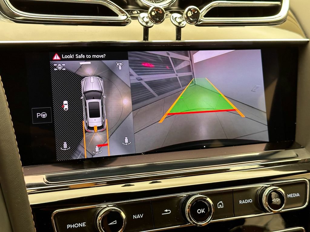 Used 2024 Bentley Bentayga image 36