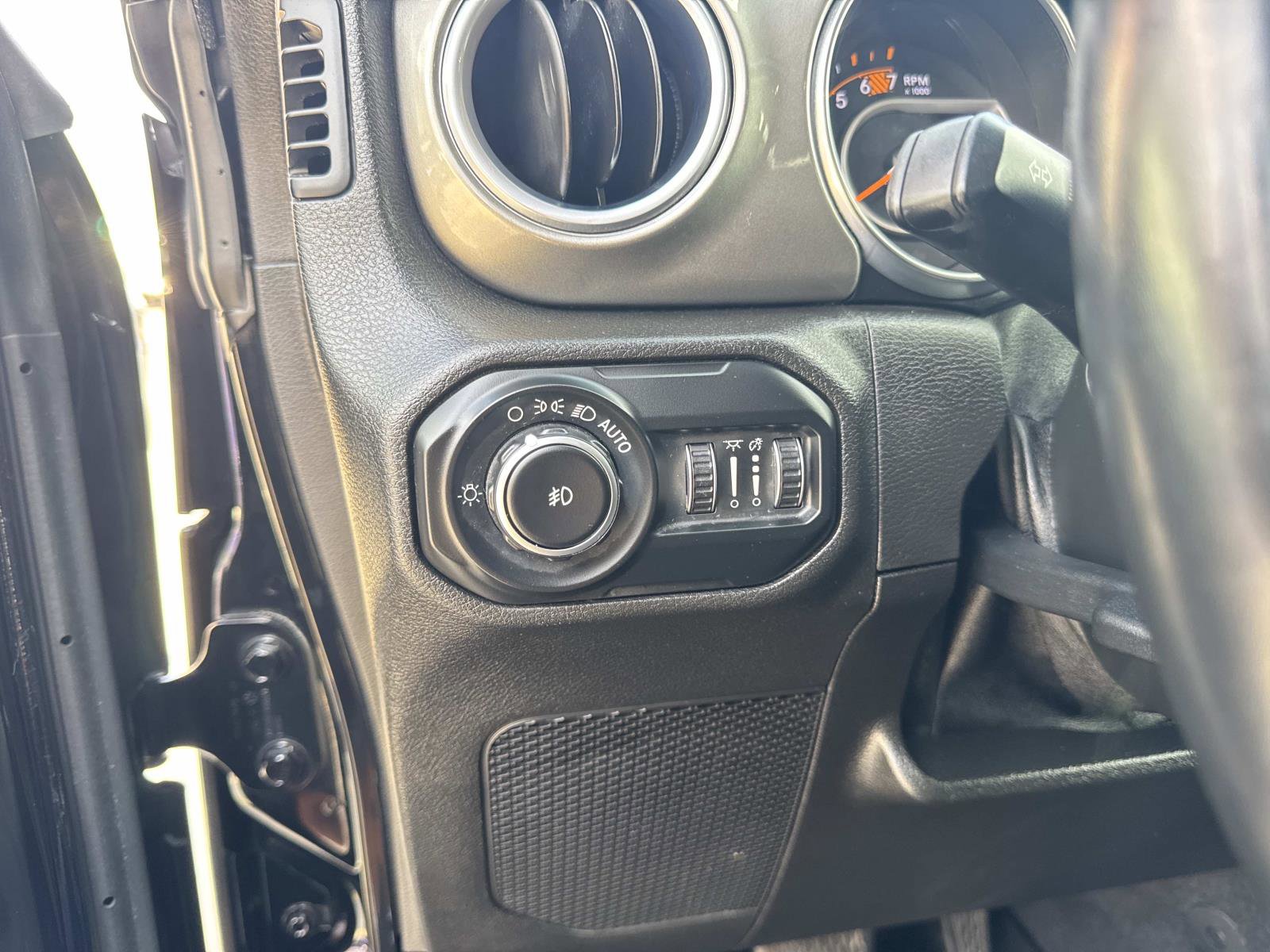 Used 2019 Jeep Wrangler Unlimited Sahara AWD/4WD image 20