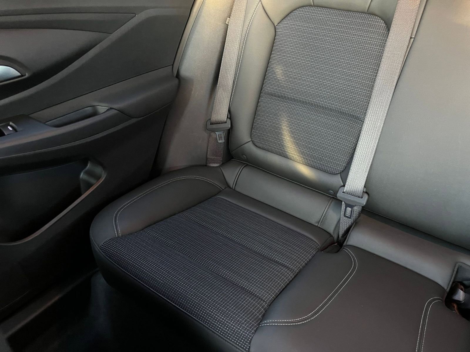 Used 2025 Buick Envista Preferred image 39