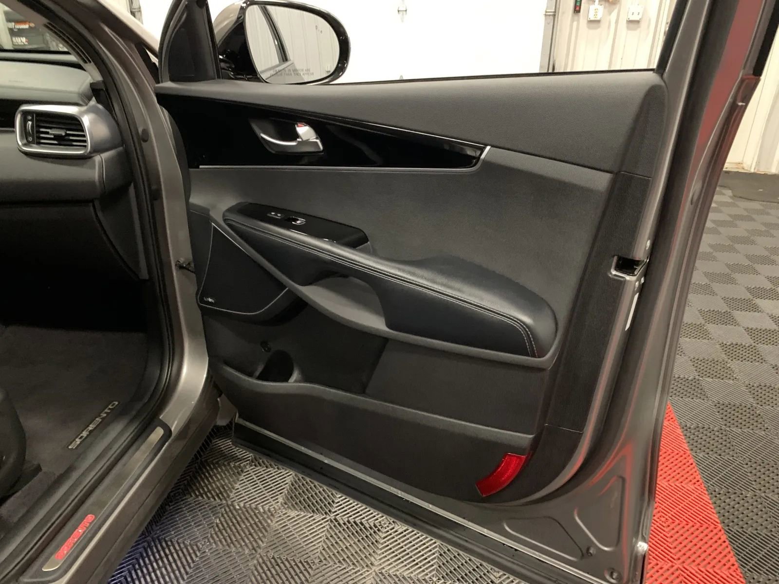 Used 2018 Kia Sorento SX image 48