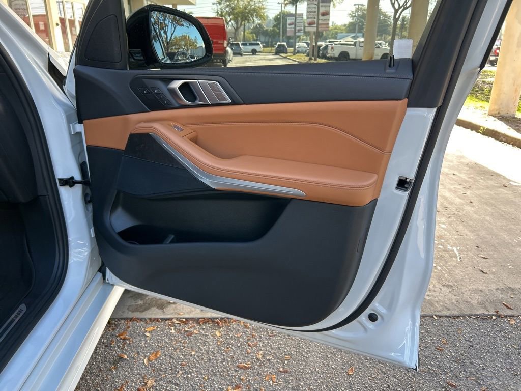 Used 2022 BMW X7 xDrive40i w/ M Sport Package image 24
