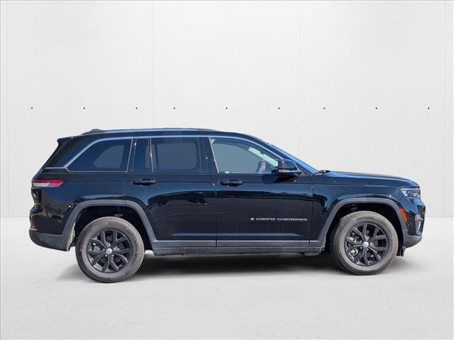 Used 2023 Jeep Grand Cherokee Limited image 4
