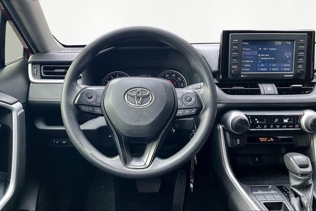 Used 2021 Toyota RAV4 LE image 8