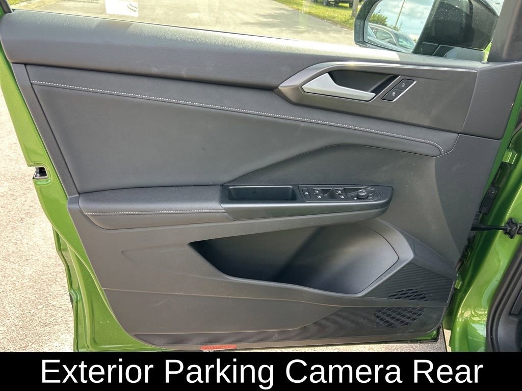 Certified 2025 Volkswagen Taos SE image 17