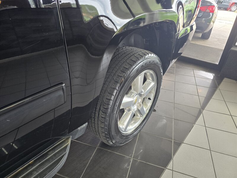 Used 2014 Chevrolet Suburban LS w/ All-Star Edition AWD/4WD image 35