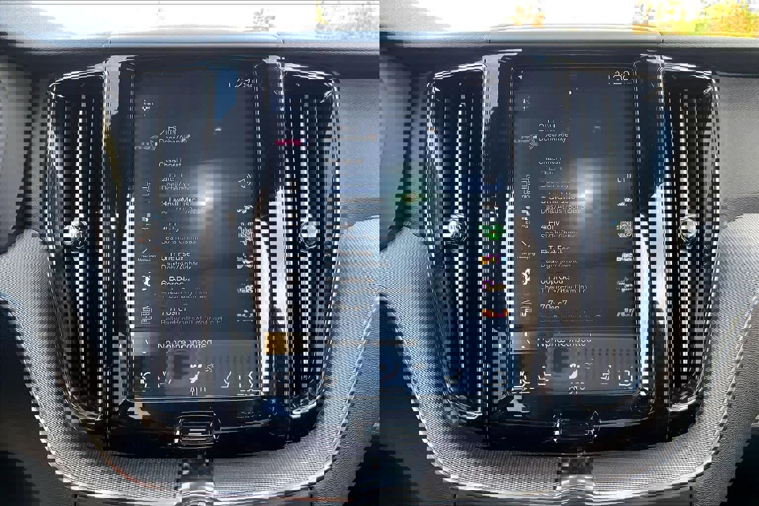 Used 2018 Volvo XC60 T5 R-Design w/ Convenience Package image 31