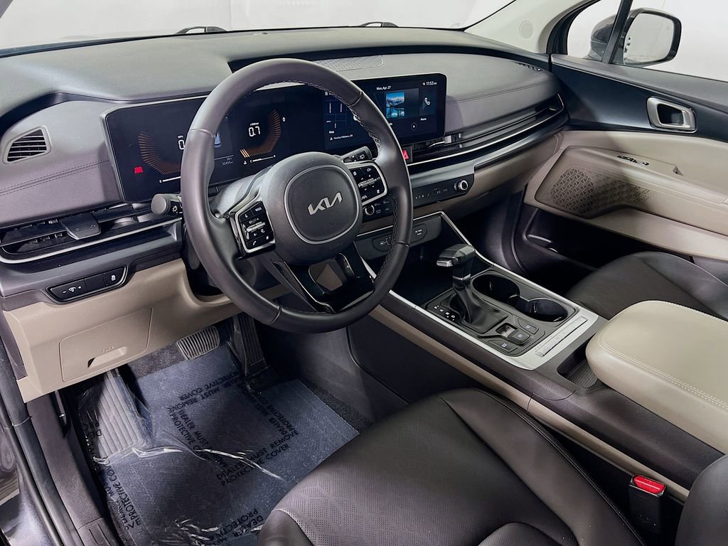 Used 2025 Kia Carnival FWD image 9