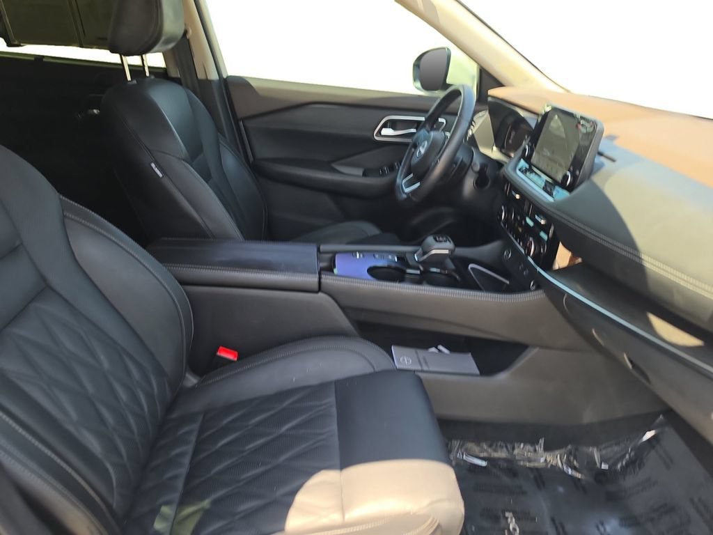 Used 2023 Nissan Rogue Platinum w/ Platinum Premium Package FWD image 17