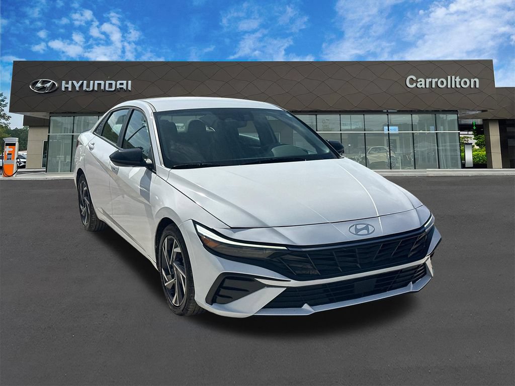 Certified 2025 Hyundai Elantra Sport FWD image 3