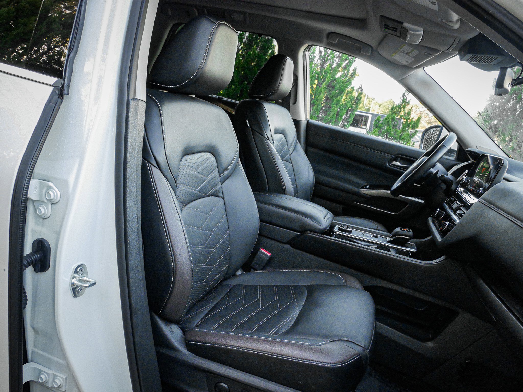 Used 2024 Nissan Pathfinder Platinum w/ Cargo Package image 34