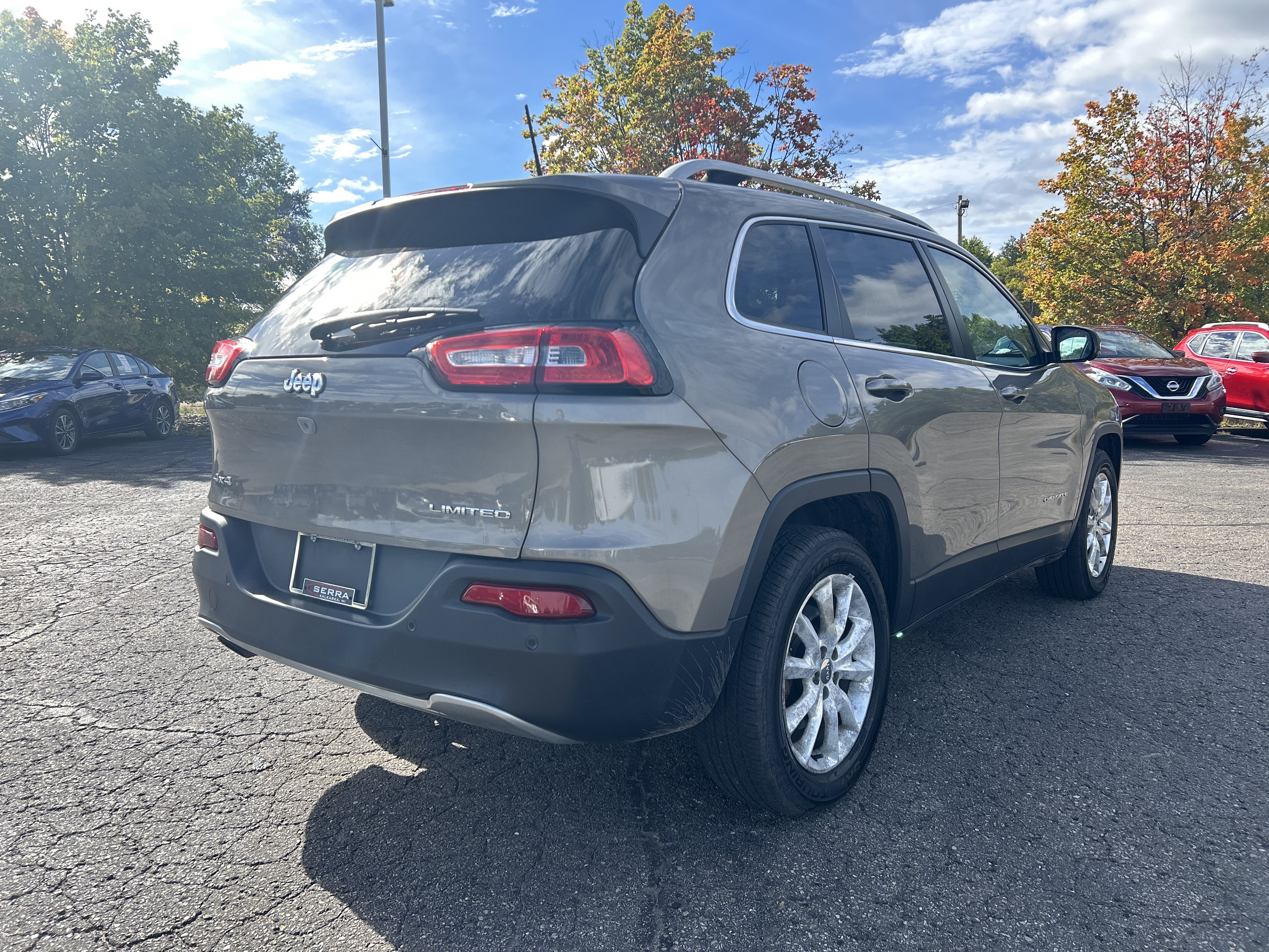 Used 2016 Jeep Cherokee Limited AWD/4WD image 3